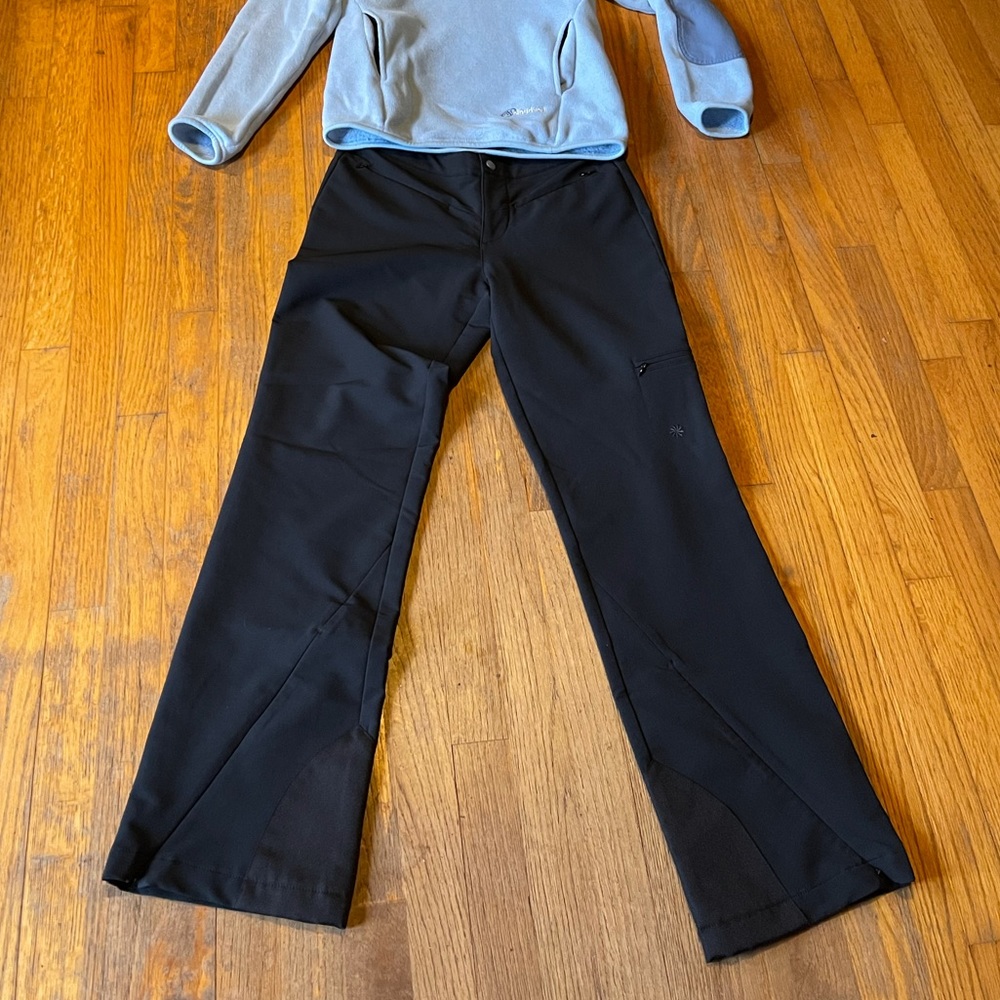 Super flattering snow and ski pants from Athleta, yoga like snoga dupe